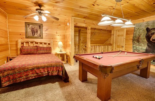 Gatlinburg Cabin | Gatlinburg - Misty Mountain View - 1 Bedroom - Sleeps 6