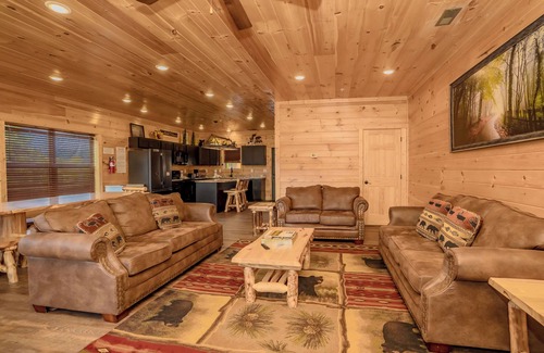 Gatlinburg Cabin | GatViewsLodge: VIEWS, Theater, Game Room, Hot Tub, Wifi, Resort Pool & Fitness