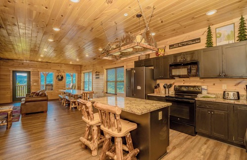 Gatlinburg Cabin | GatViewsLodge: VIEWS, Theater, Game Room, Hot Tub, Wifi, Resort Pool & Fitness