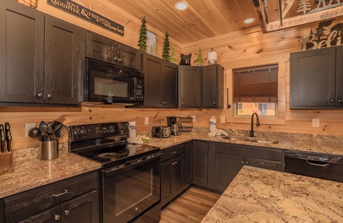 Gatlinburg Cabin | GatViewsLodge: VIEWS, Theater, Game Room, Hot Tub, Wifi, Resort Pool & Fitness