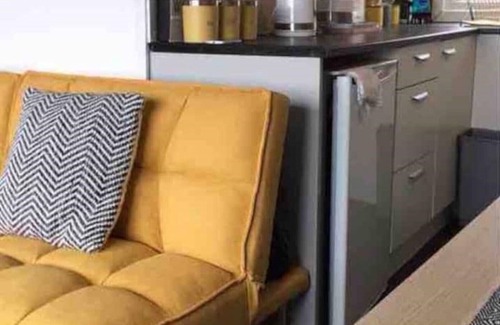 Bucks Cross Ski Chalet | Buttercup Burrow, Modern Seaside Chalet