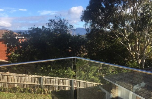 Geilston Bay House | Geilston Bay Townhouse clean and tidy and wonderful glass balcony