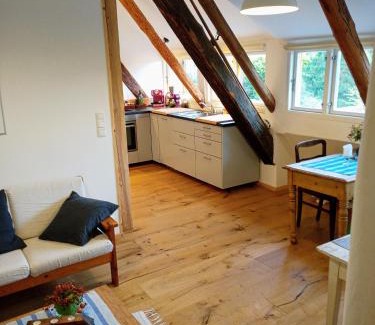 Sterley Apartment | Gemütliche Premium Öko Ferienwohnung in Resthof, super ausgestattet, keine Handwerker und Monteure