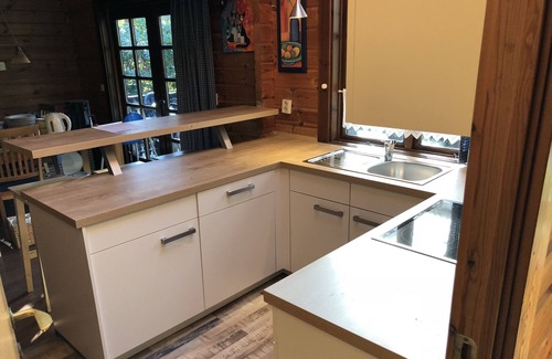 Haren Cabin | Gemütliches Block Holzhaus in Ruhiger Lage mit Kamin