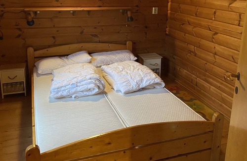 Haren Cabin | Gemütliches Block Holzhaus in Ruhiger Lage mit Kamin