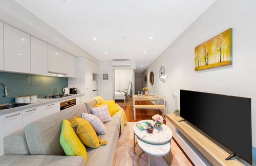 South Yarra Apartment | Gem in the heart of South Yarra