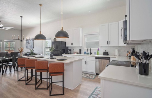 Nevada Street House | Generous 4BR 3BA Charmer Near Glorius Downtown