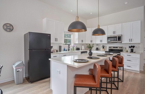 Nevada Street House | Generous 4BR 3BA Charmer Near Glorius Downtown