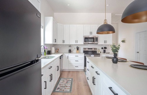 Nevada Street House | Generous 4BR 3BA Charmer Near Glorius Downtown
