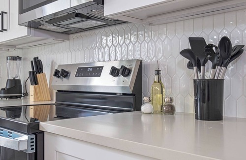 Nevada Street Cottage | Generous 4br/3ba Charmer Near Glorius Downtown!