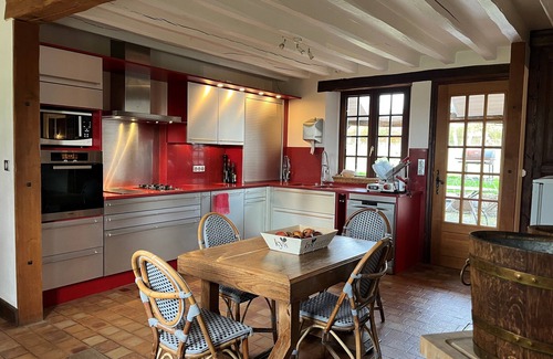 La Vieille-Lyre Villa | Gentle living in a farmhouse surrounded by apple trees