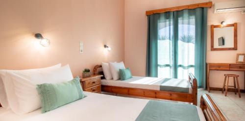 Porto Koukla Apartment | George & Sofia Studios