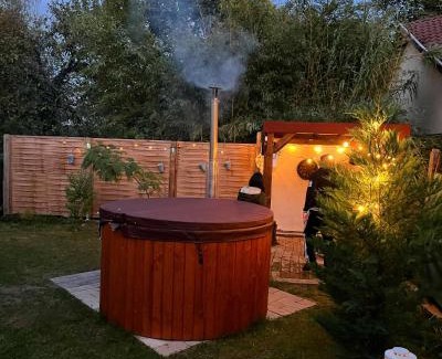 Szentendrei House | Gesztenyeház vendégház a Dunakanyarban fürdődézsával