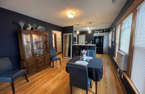 Syracuse House | Get KOZY in KENWOODn2 miles to thruway,I-81,SU,ndowntown,Destiny,Dome,Airport