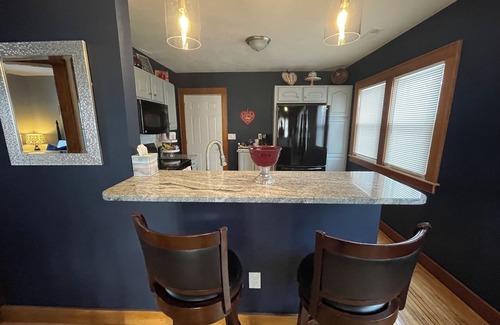 Syracuse House | Get KOZY in KENWOODn2 miles to thruway,I-81,SU,ndowntown,Destiny,Dome,Airport