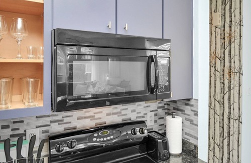 Greater East End House | Getaway on the Bayou | East Downtown Townhome