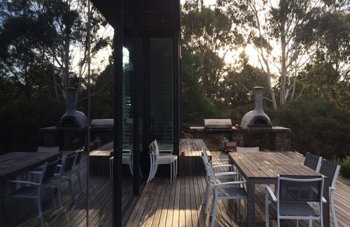 Merrijig House | GETO - Holiday home with a pool on the river