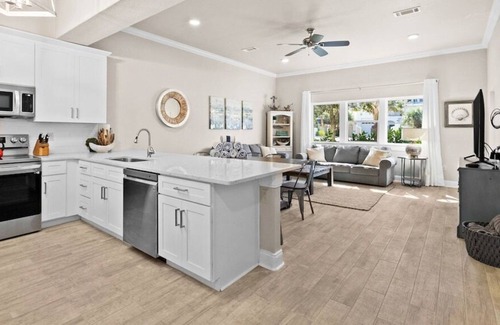 Miramar Beach Condo | Gettin' Sun Getaway Steps to Beach - Newly Updated