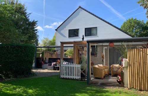 Den Ham Villa | Gezellige Ruime Villa incl Hottub Sauna en Gamesroom