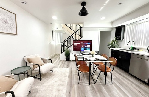 Van Nuys Apartment | Gilmore One
