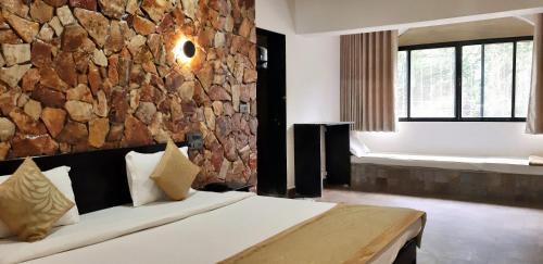 Mendarda Resort | Gir Lions Paw Resort with Swimming Pool