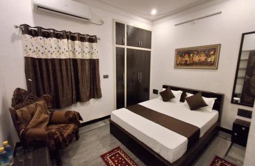 Udaipur District Hotel | Gitanjali Homestay by Lake Pichola Udaipur