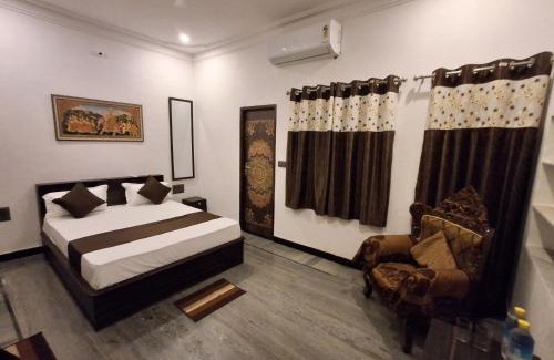 Udaipur District Hotel | Gitanjali Homestay by Lake Pichola Udaipur