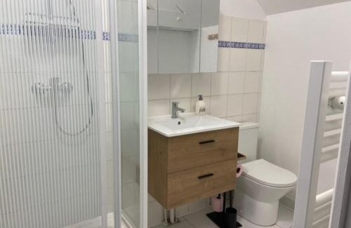 Saint-Quentin-des-Pres Apartment | gite 4 chambres avec salle de douche et WC privative