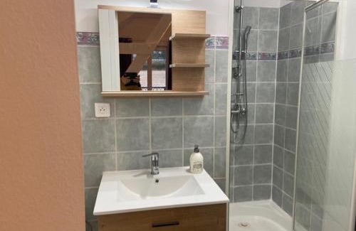 Saint-Quentin-des-Pres Apartment | gite 4 chambres avec salle de douche et WC privative