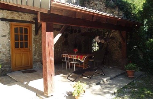 Chateau-Verdun House | Gite 5 - Le Cairn: Bed and Breakfast