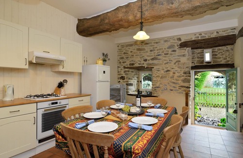 Plumaudan Cottage | Gite attached to 15th Century Manor with heated pool and fishing lake