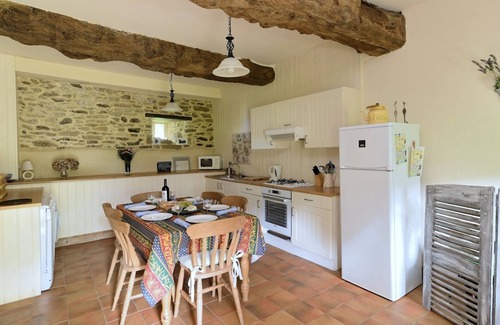 Plumaudan Cottage | Gite attached to 15th Century Manor with heated pool and fishing lake