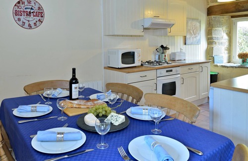 Plumaudan Cottage | Gite attached to 15th Century Manor with heated pool and fishing lake