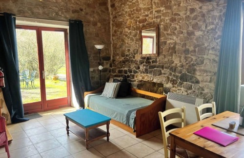 Avene Apartment | Gite Chouette, cosy house in a green setting