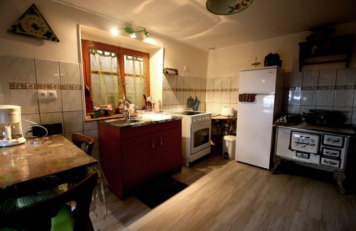 Saint-Nabor House | Gite classified La Trémelière facing the vineyards and the plain at the foot of the mountain