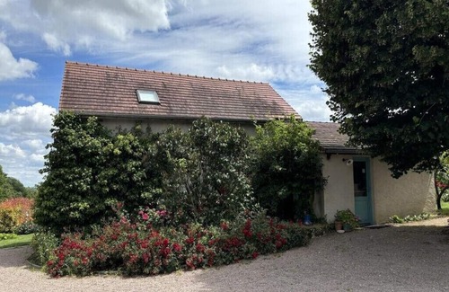 Louchy-Montfand House | Gite de la roseraie in the countryside