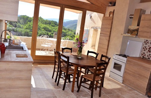 Creysseilles House | GITE DES JEUNES PIERRES CHARM AND NATURE