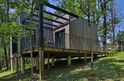 Saint-Jean-de-Vals Ski Chalet | Gîte du bois de Cassanhac in the heart of nature with swimming pool