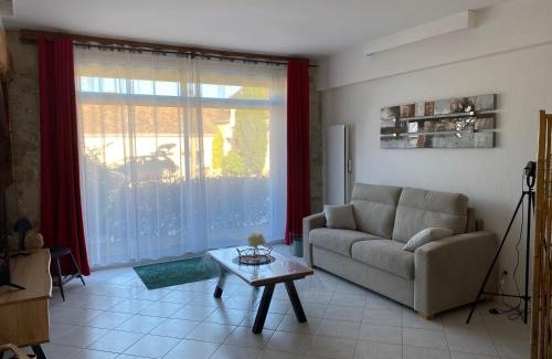 Villaines-la-Gonais Apartment | Gite du Trefoux logement le Villainois