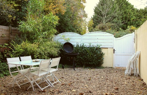 Floirac House | Gite Fonteneau. Parc de la Burthe nearby, 80 hectares of woods and meadows.