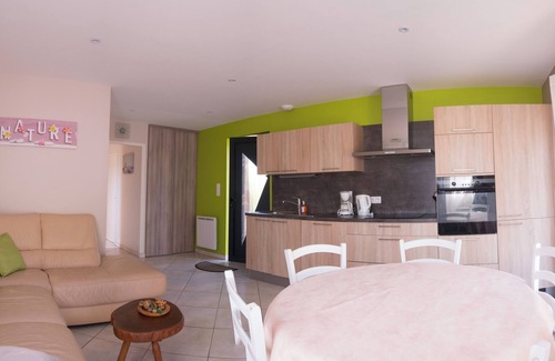 Saint-Cyprien-sur-Dourdou Cottage | Gîte for 6 people Wifi July and August 2024 Arrival Departure FRIDAY