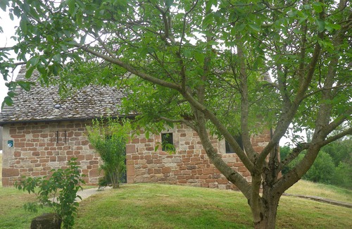 Saint-Cyprien-sur-Dourdou Cottage | Gîte for 6 people Wifi July and August 2024 Arrival Departure FRIDAY