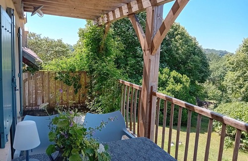 Sainte-Alvere Apartment | Gite Le Ciel, Cosy Appartement, large balcony, great view, shared pool