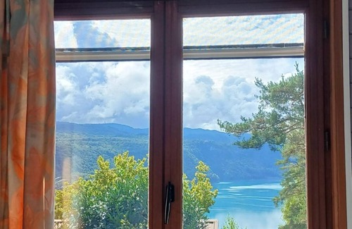 Maisod Apartment | Gîte in chalet View of Lac de Vouglans Jura