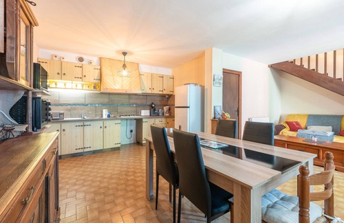 Artalens-Souin House | Gîte in Foraine Barn – Stream with Mountain View, Private Terrace and Wi-Fi