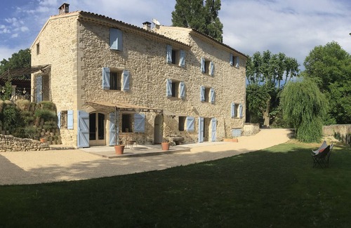 Forcalquier House | Gite in old mill with private swimming pool