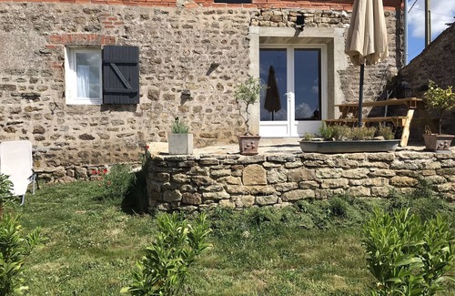Montigny-sur-Armancon House | Gîte in the heart of nature next to a lake. Pets welcome!