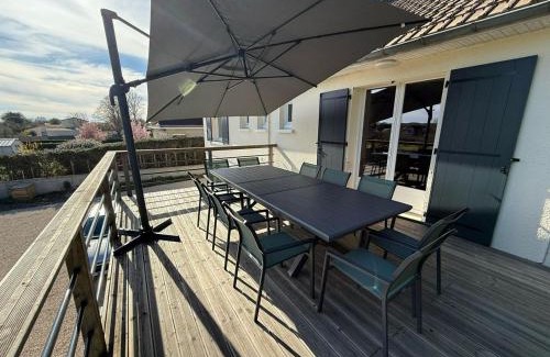 Fontaine-le-Comte House | Gîte Jumapi family house with swimming pool