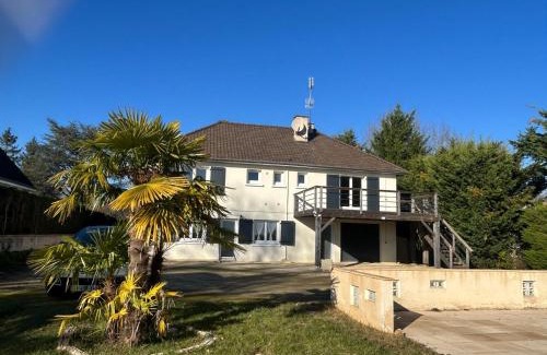 Fontaine-le-Comte House | Gîte Jumapi family house with swimming pool