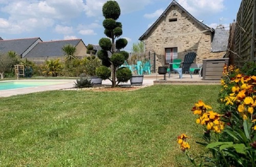 Surdres House | Gîte la Pinstrie for 6 to 10 people with swimming pool, sauna and jacuzzi